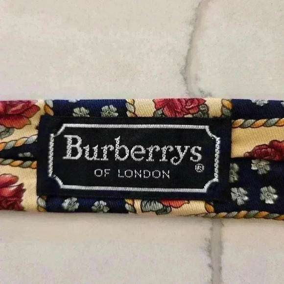 VTG Burberry's Of London Roses Silk Hand Sewn Mens Tie - Picture 5 of 6